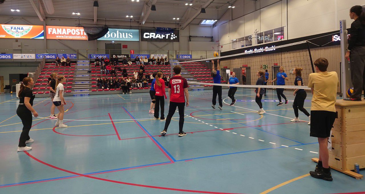 Augeblink frå kampen mellom 1HSb og dei kvinnelege lærarane. 