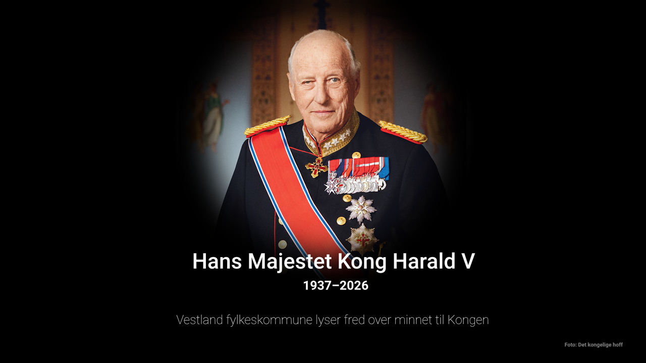 Bilde av Kong Harald V i gallauniform