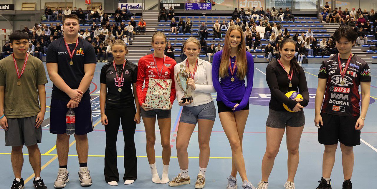 25.12.18 Julevolley - laget_fraa_2BUAa.JPG